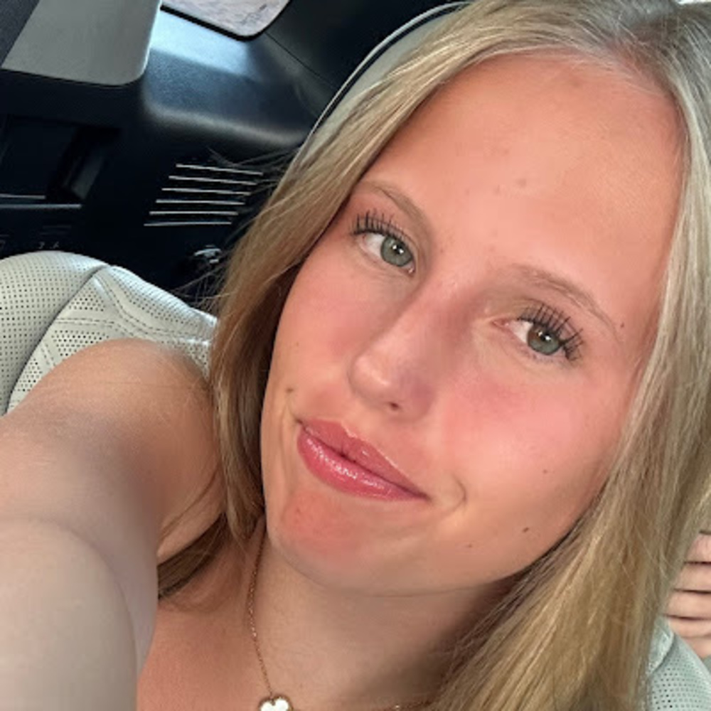 Meet your Posher, Alexis